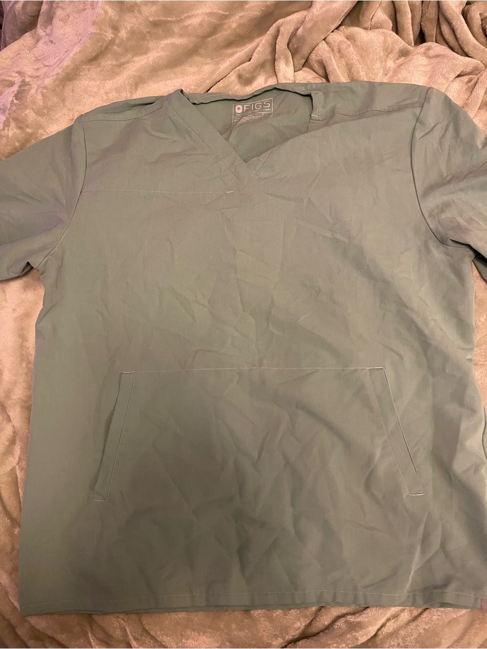 Figs Men's V-Neck Scrub Top in Sage